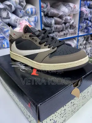 Jordan 1 Low Cut Sb Dunks X Travis Scott