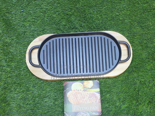 Heavy Duty Rectangular Cast Iron Sizzling Grill Pan With Wooden Base - thumbnail 2