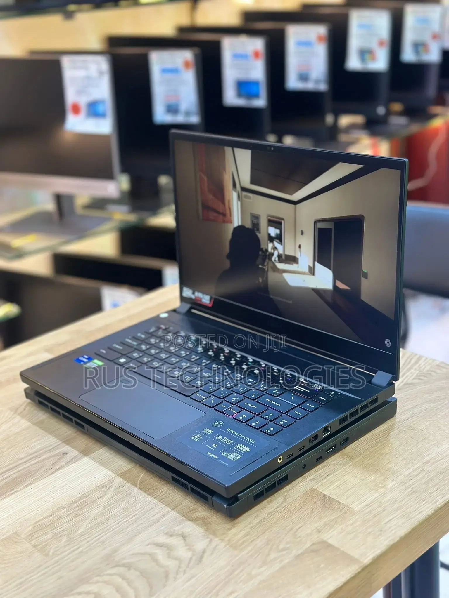 Laptop MSI GS66 Stealth 10SGS 16GB Intel Core i7 SSD 512GB