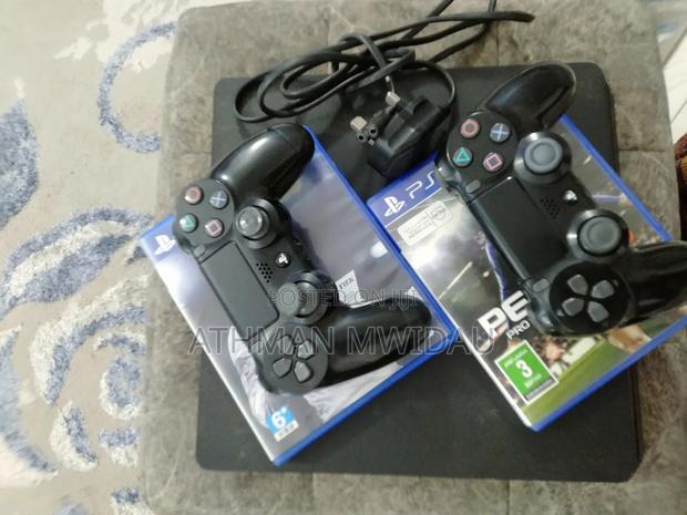 Play Station 4 - thumbnail 2