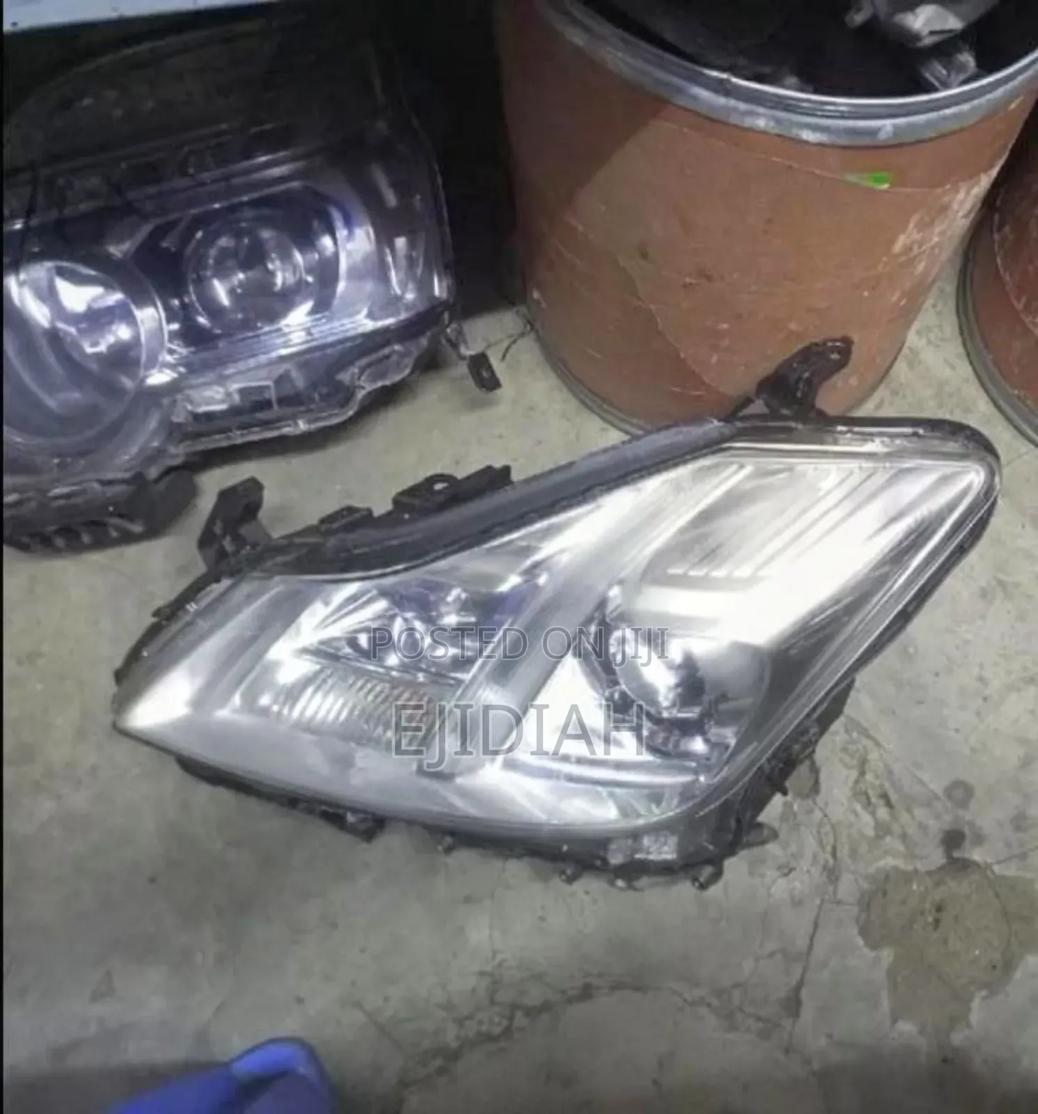 Crown 2012 Headlights