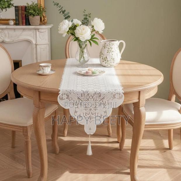 Retro France Lace Table Runner