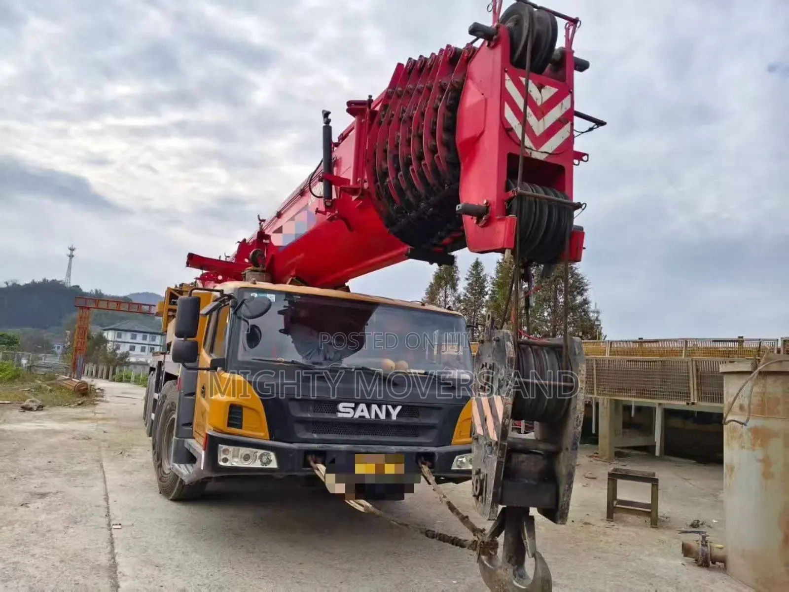 Hoisting and Lifting Cranes Are Available for Errands and Logistics