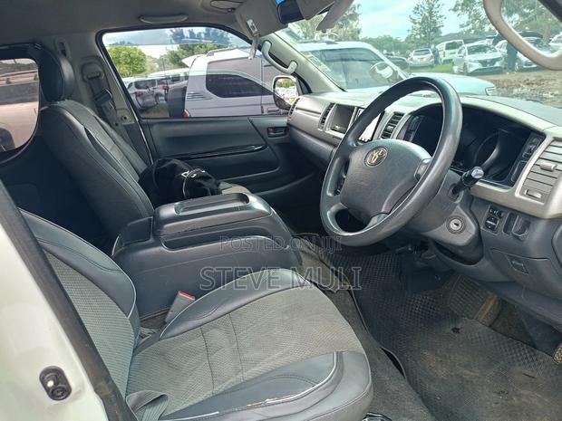 Toyota HiAce 2012 White - thumbnail 8