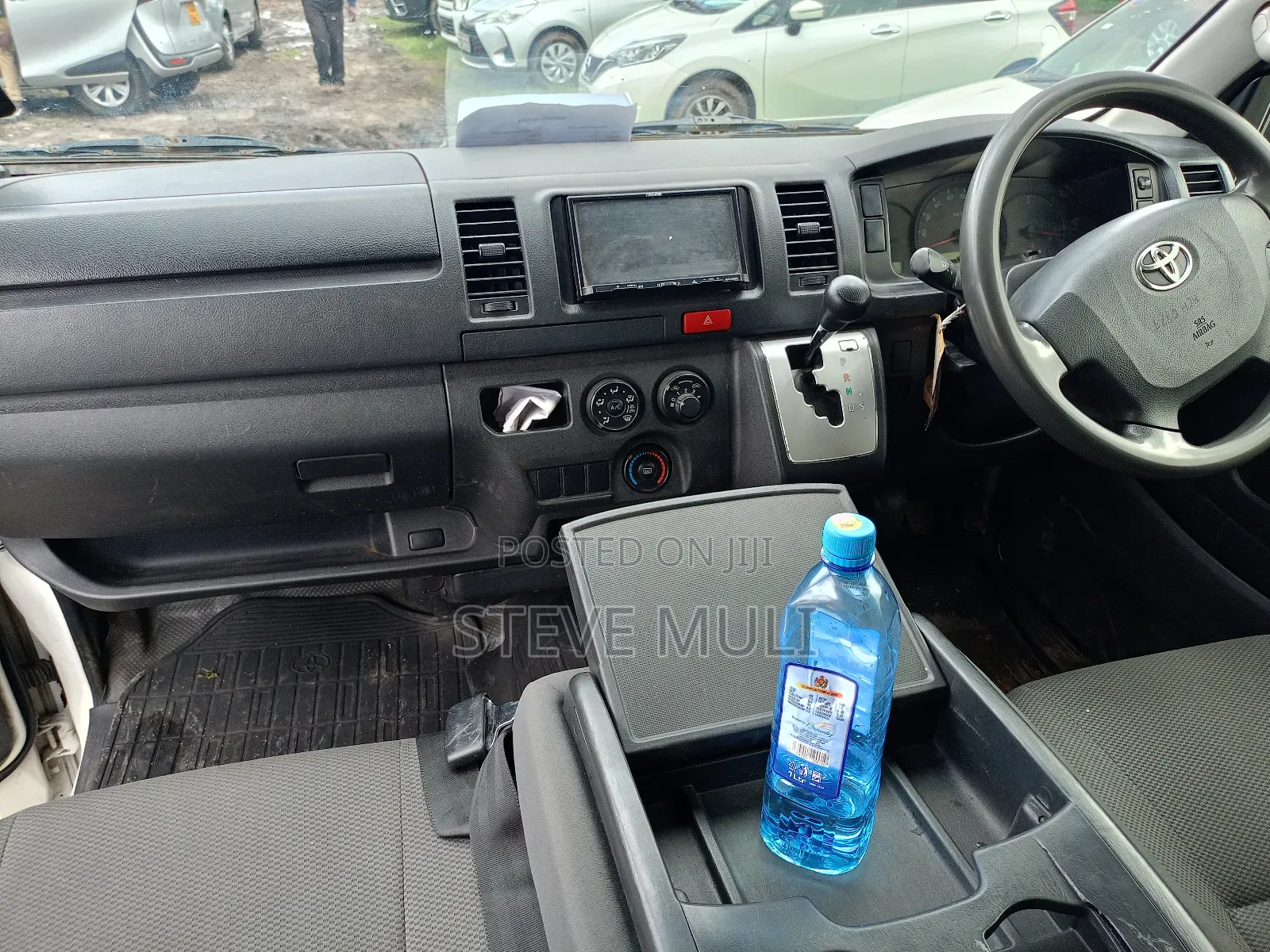Toyota HiAce 2014 White