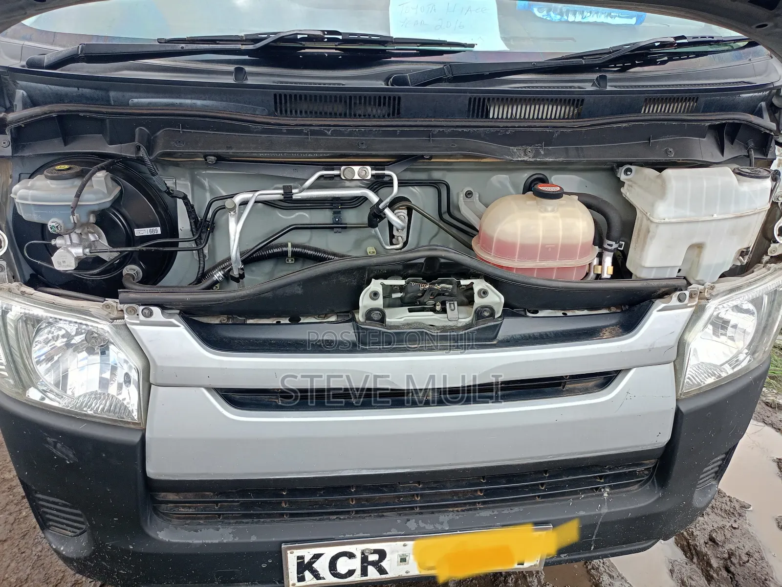 Toyota HiAce 2014 White