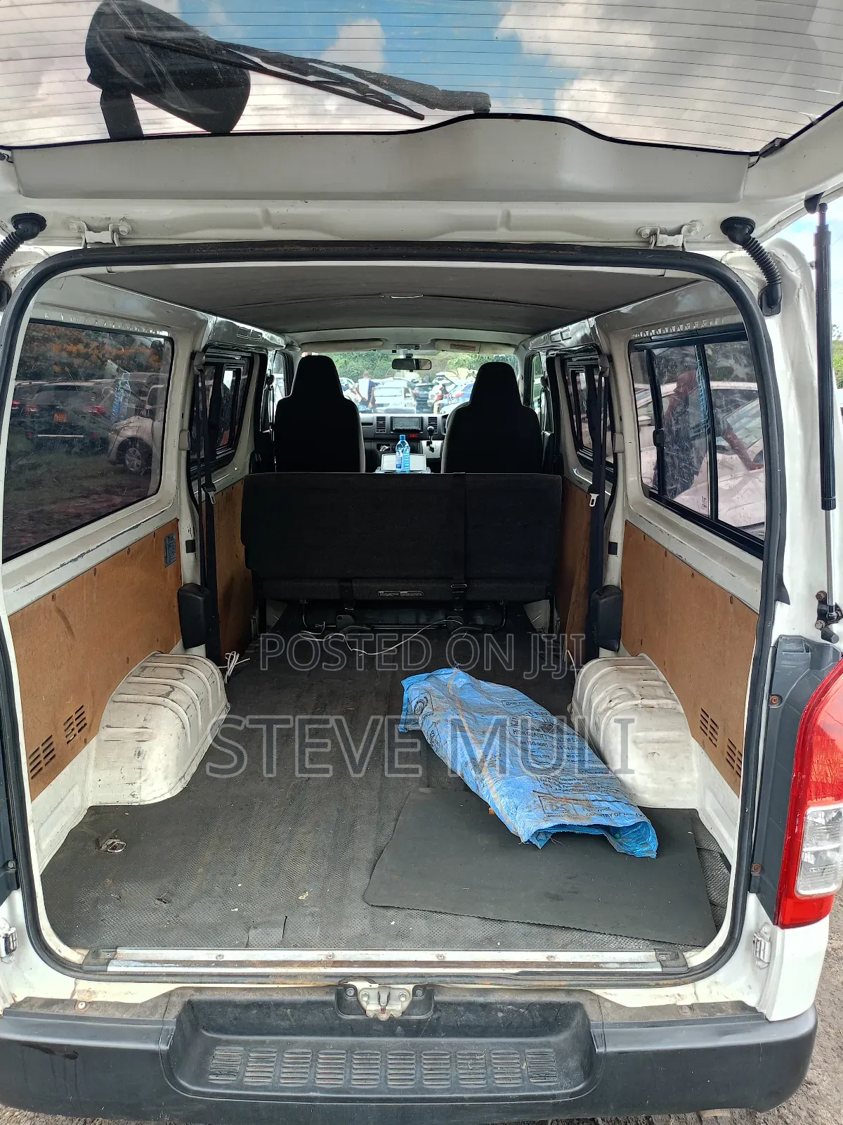 Toyota HiAce 2014 White