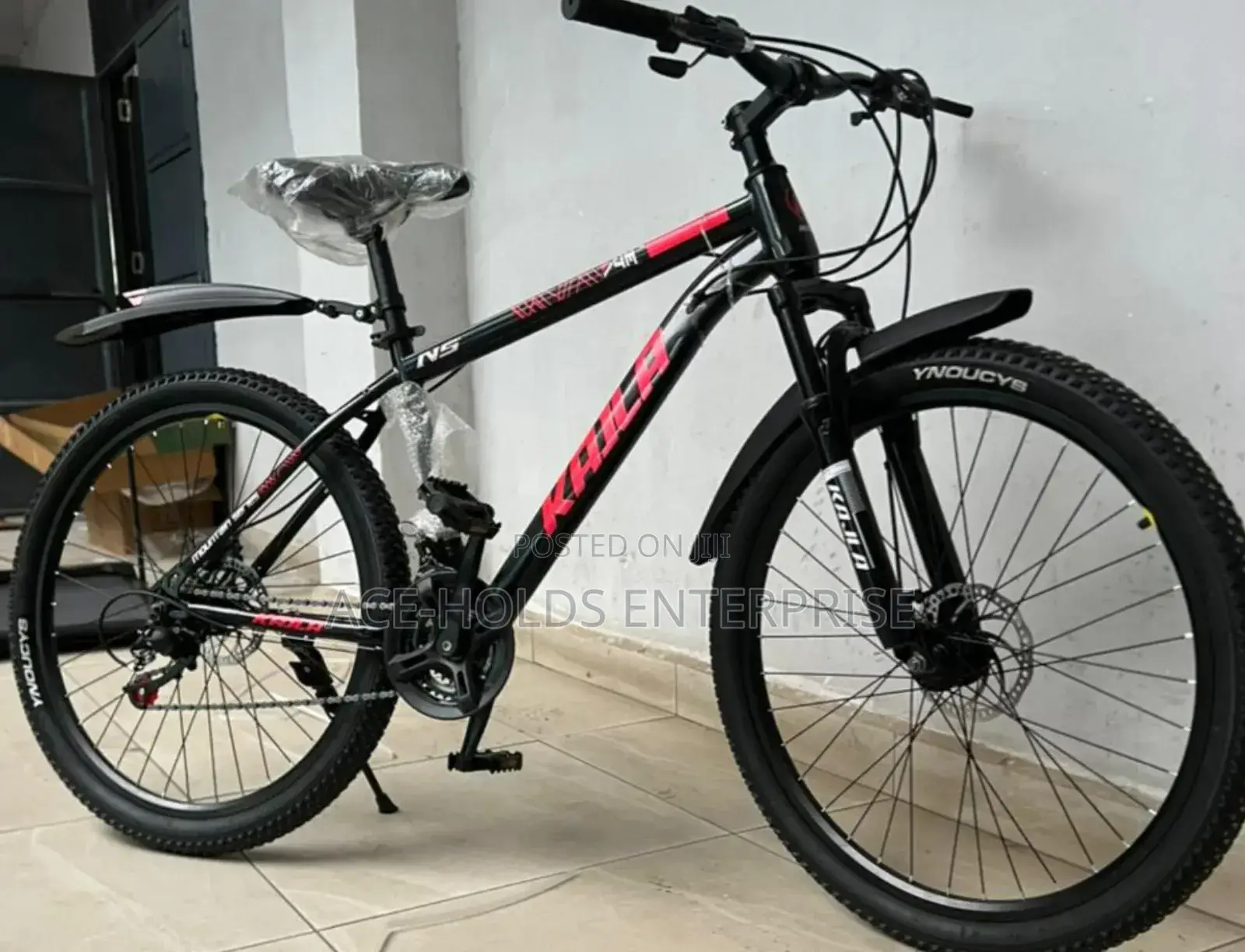 Size 26" Mountain Bicycle With Hydraulic Brakes Gear Shift
