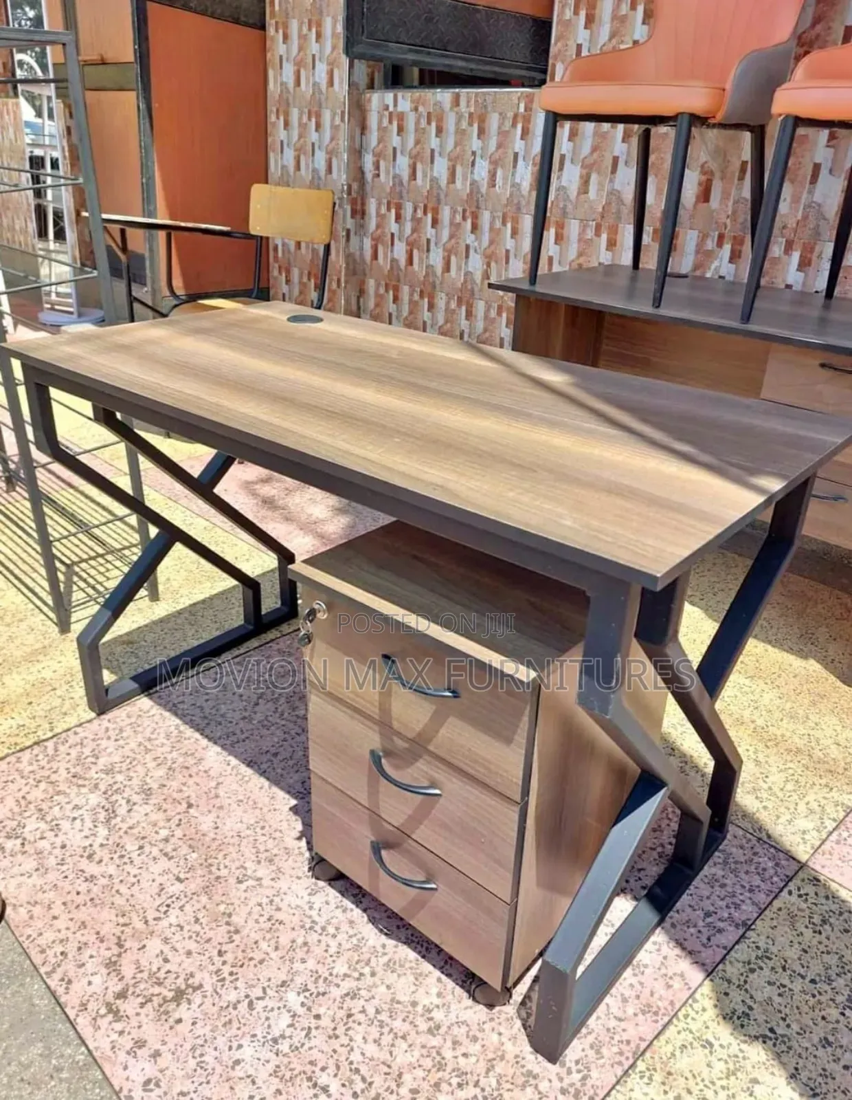 Metallic Sleek Desk+Pedestal