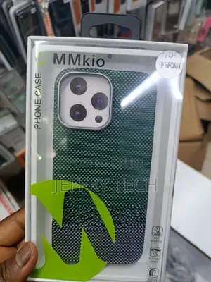 iPhone 16 Pro Max a Carbon Fiber-Like Texture and Anti-Scratch Prote