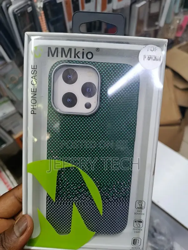 iPhone 16 Pro Max a Carbon Fiber-Like Texture and Anti-Scratch Prote