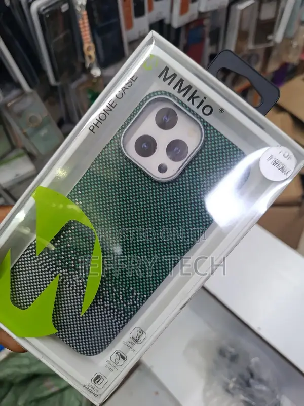iPhone 16 Pro Max a Carbon Fiber-Like Texture and Anti-Scratch Prote