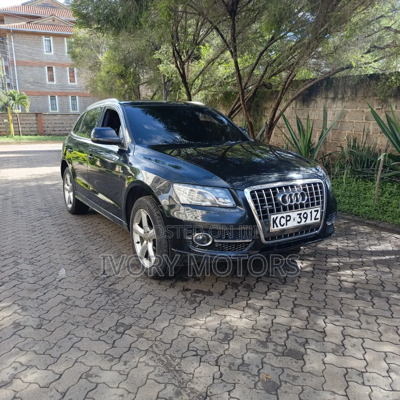 Audi Q5 2.0 TDI Automatic 2010 Black