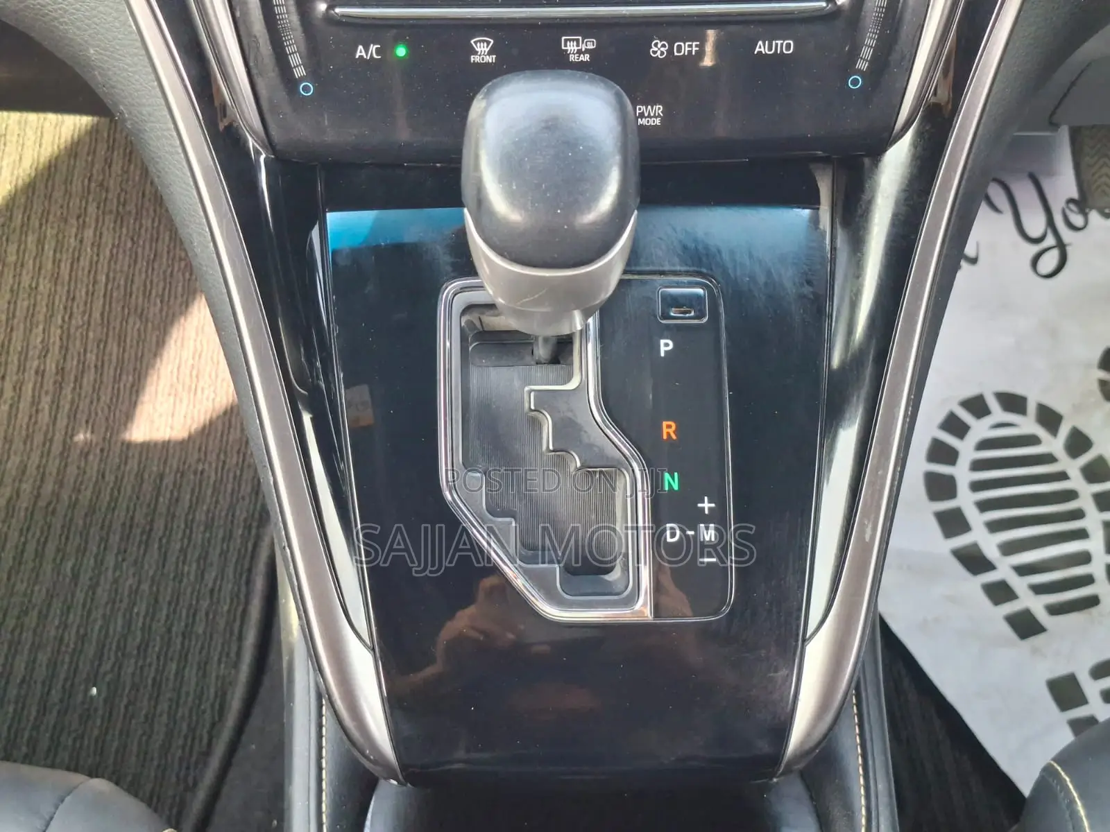 Toyota Harrier 2.0 2019 White