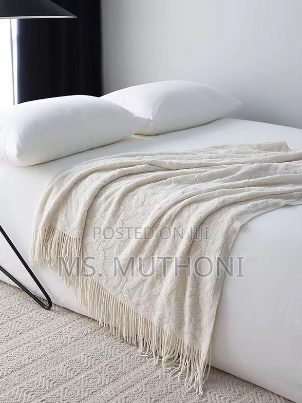 Mocha / White Textured Throw Blanket Self-Pattern Chain Link Design - thumbnail 3