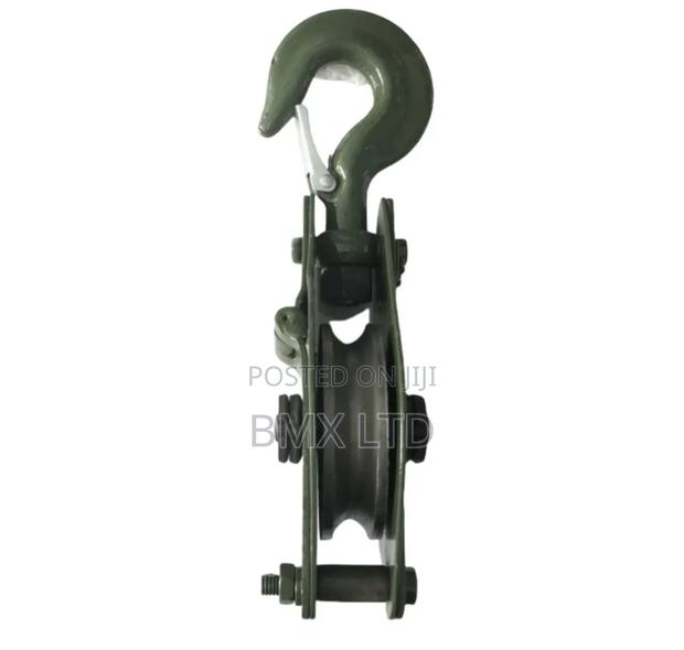 Swivel Hooked Pulleys Available