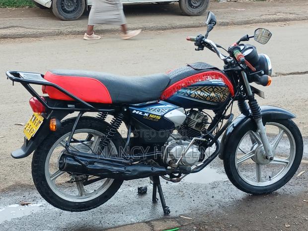 TVS HLX 125 2021 Gold
