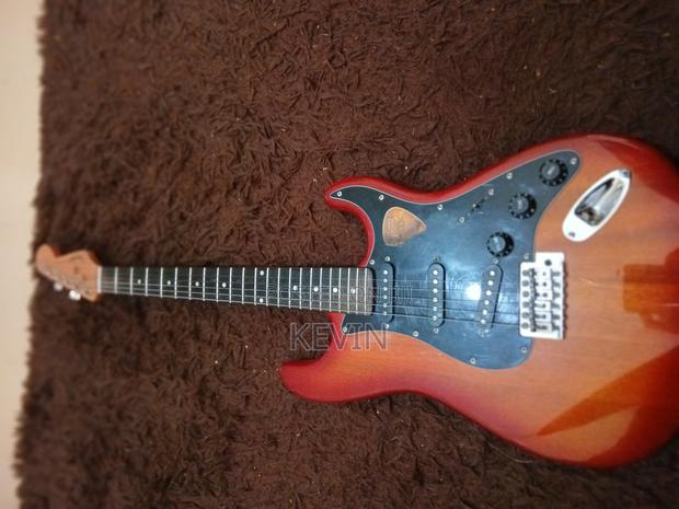 Fender Stratocaster-Style Electric Guitar. - thumbnail 3