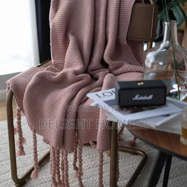 Throw Blanket With Tassels_ex