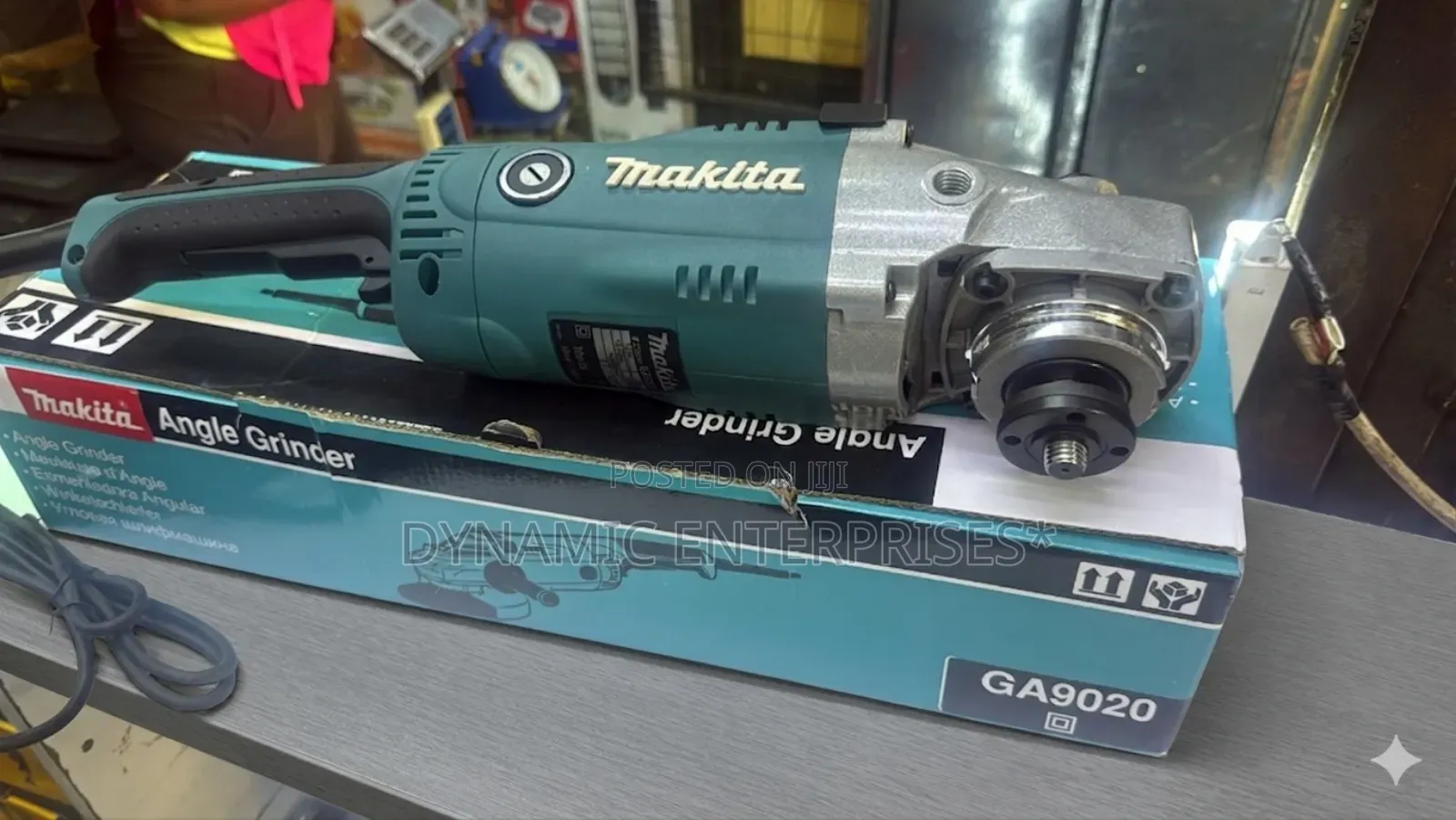 Heavy Duty Makita Angle Grinder (Ga9020) - 9-Inch (230mm)