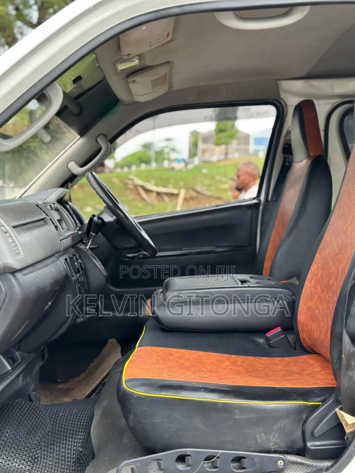 Toyota HiAce 2014 White
