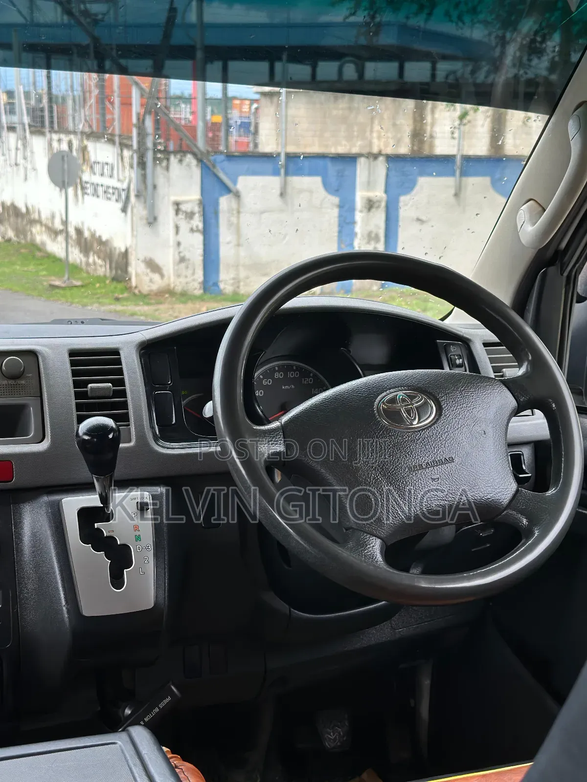 Toyota HiAce 2014 White