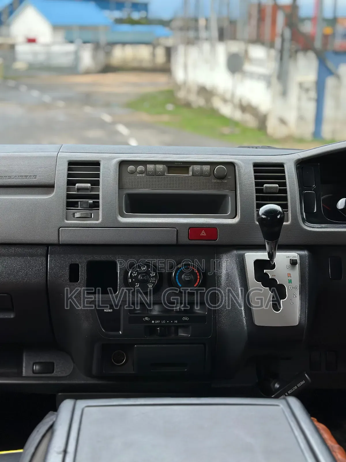 Toyota HiAce 2014 White