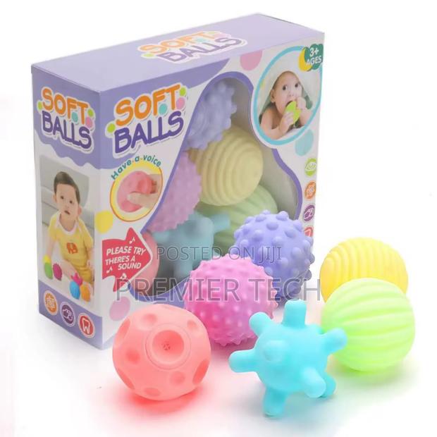6 Pieces Colourful Soft BallsMake Sound by Squeezing