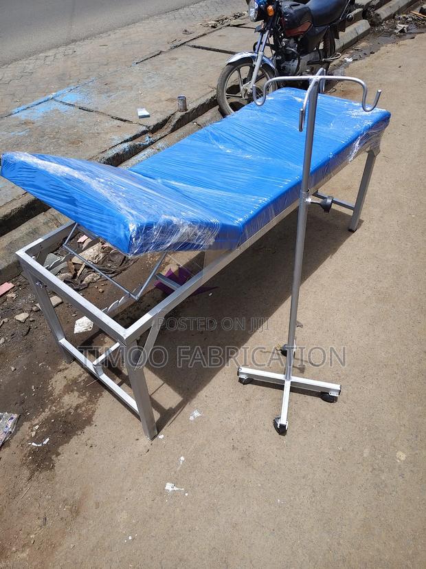 Examination Couch Bed With Adjustable Drip Stand - thumbnail 2