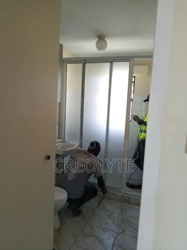 Bathroom Sliding Door - thumbnail 3