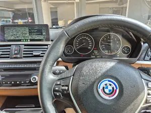 BMW 320i Sedan RWD 2014 Black