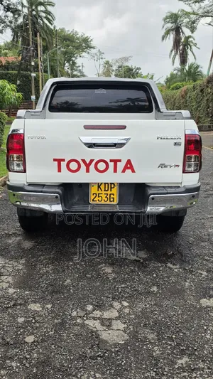 Toyota Hilux Revo Double Cab Deisel 2.8 RWD 2016 White