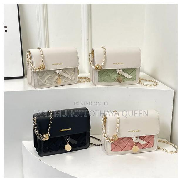 *Elegant Solid Color Sling Bag