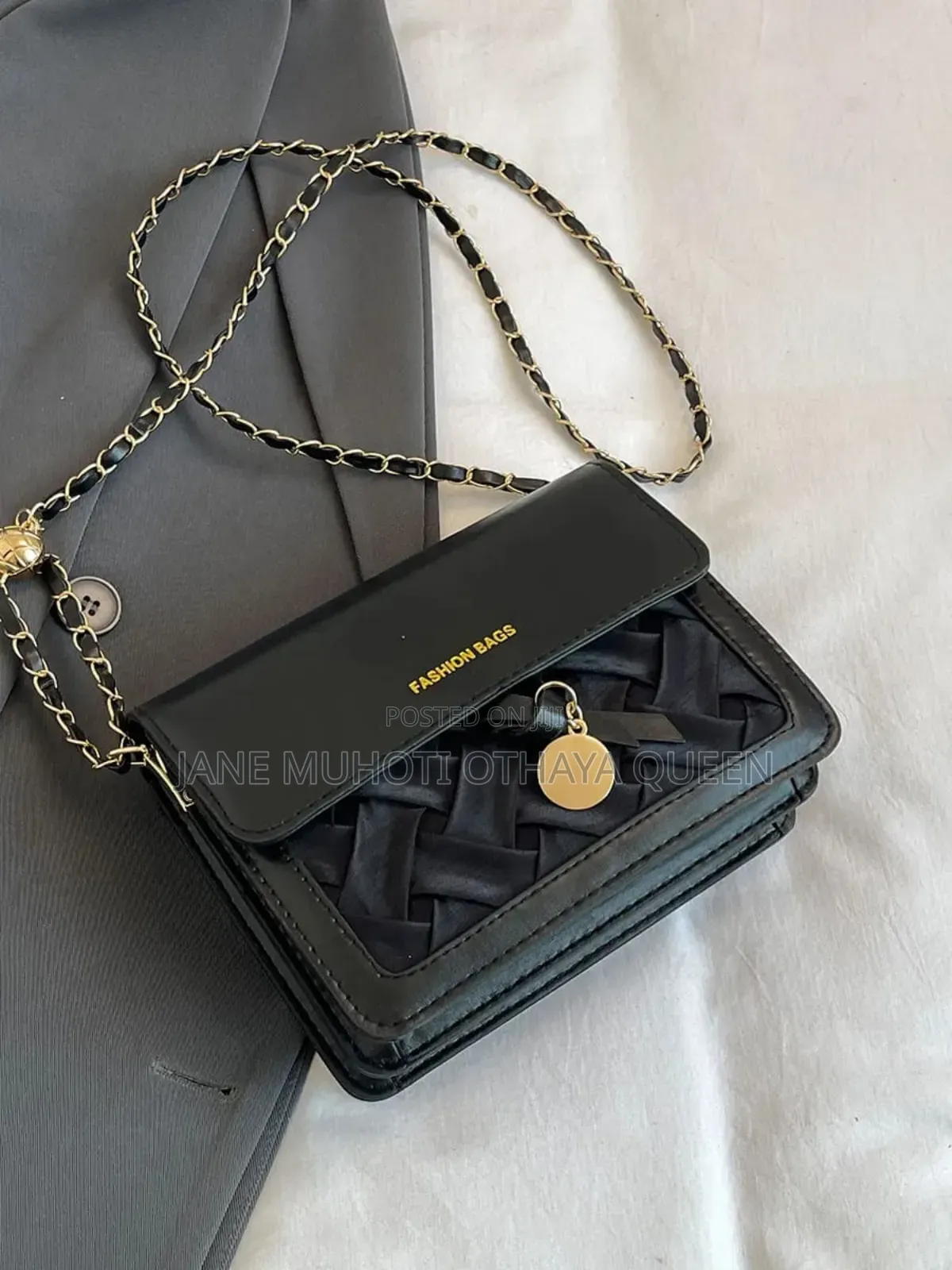 *Elegant Solid Color Sling Bag