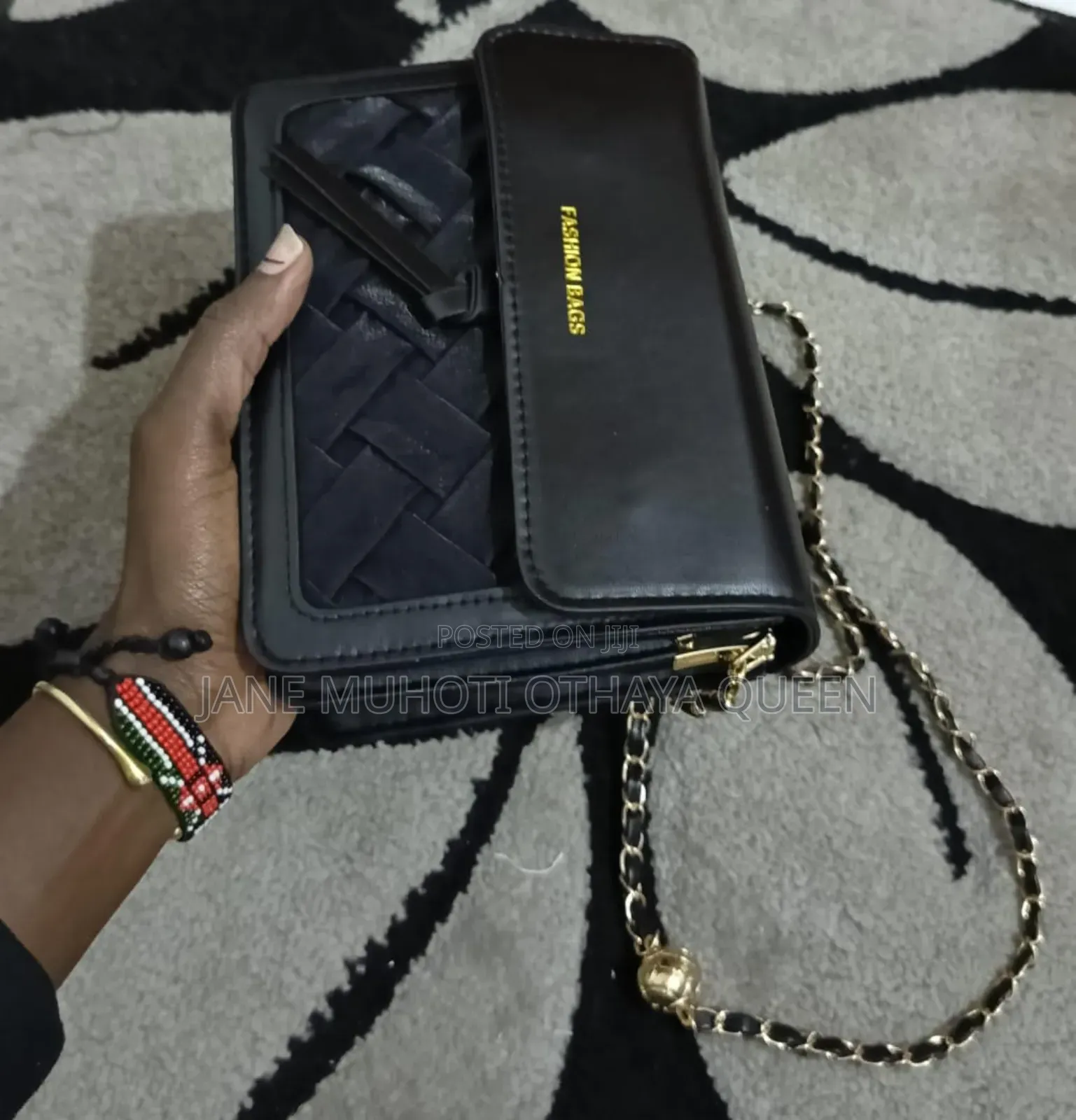*Elegant Solid Color Sling Bag