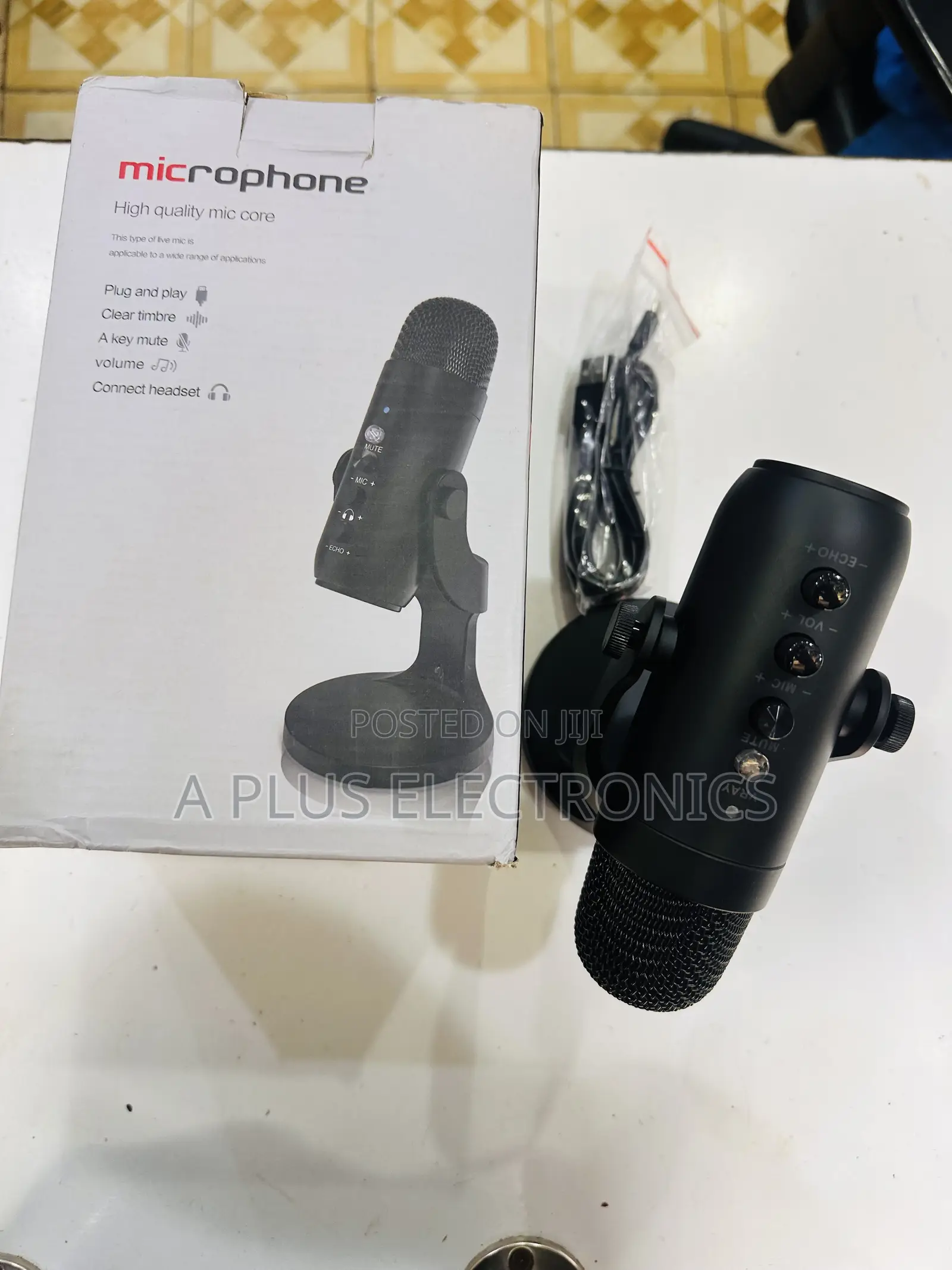 Podcast/Table Microphone With Voice Enhancement for Studio-Quality