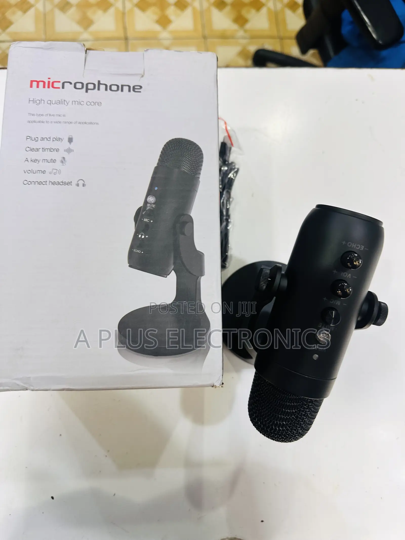 Podcast/Table Microphone With Voice Enhancement for Studio-Quality