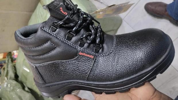 Safety Shoes Available Size Are - main view