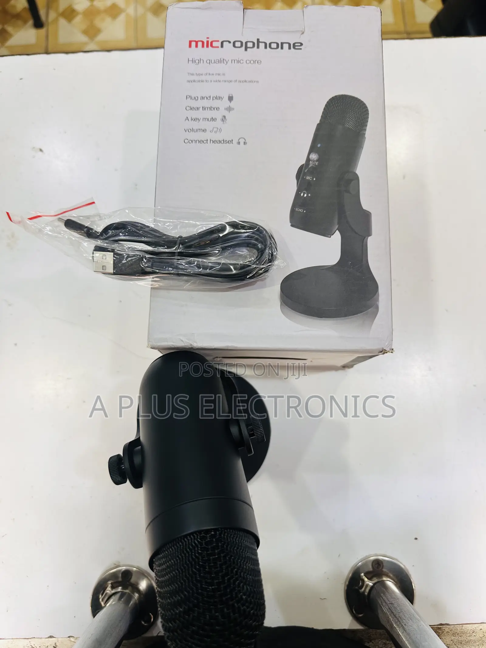 Podcast/Table Microphone With Voice Crisp Audio for Online Creators