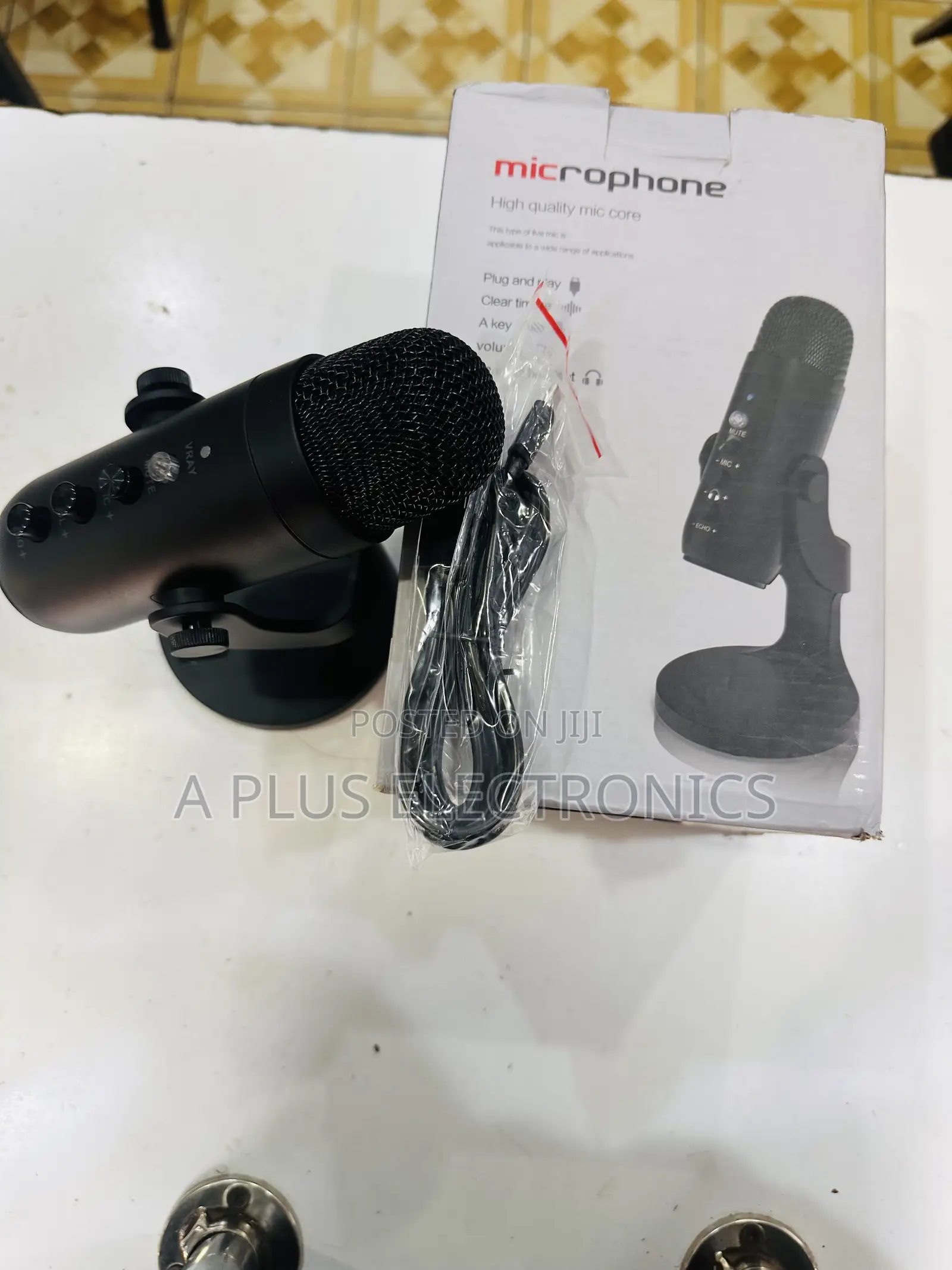 Podcast/Table Microphone With Voice Adjustable Settings for Recording