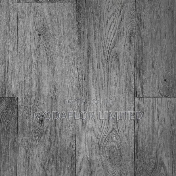 Vinyl Plank Flooring – Waterproof and Long Lasting