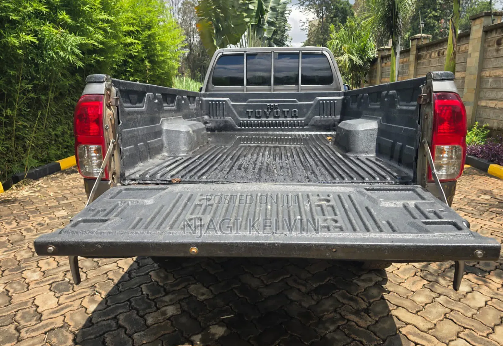 Toyota Hilux 2020 Gray