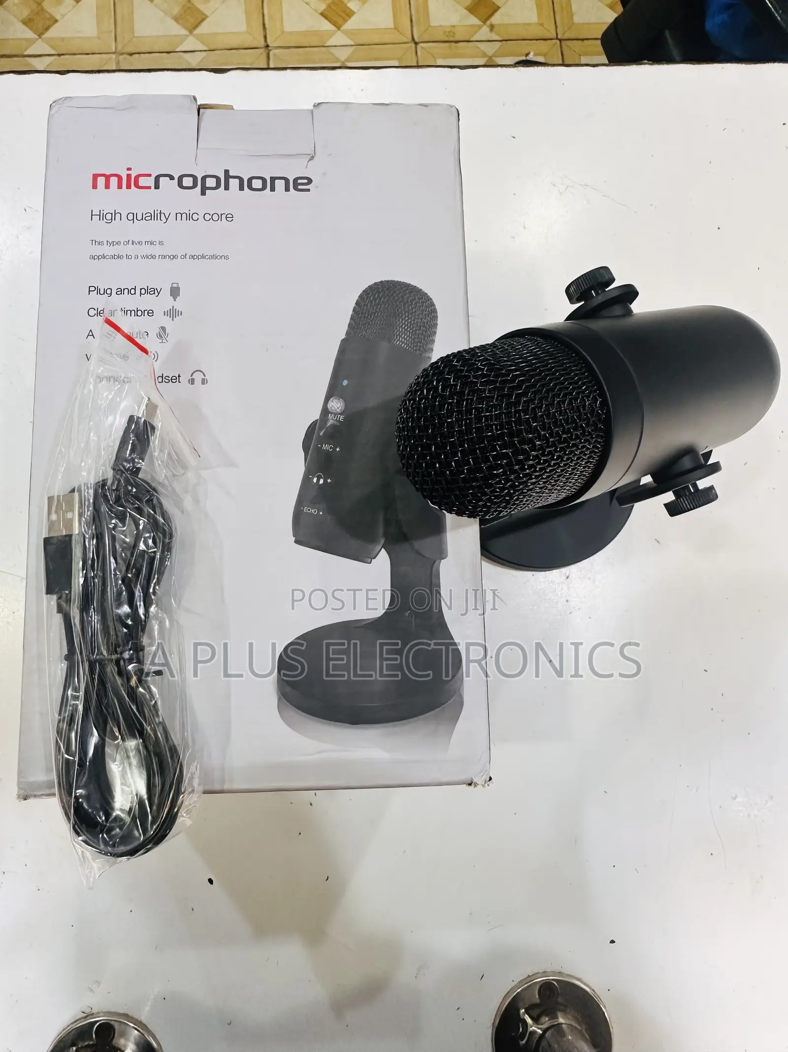 Podcast/Table Microphone With Voice Clarity and Strong Bass Output