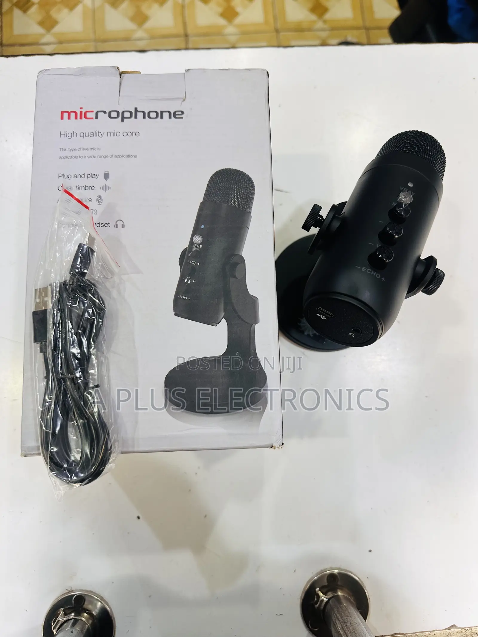 Podcast/Table Microphone With Voice Clarity and Strong Bass Output