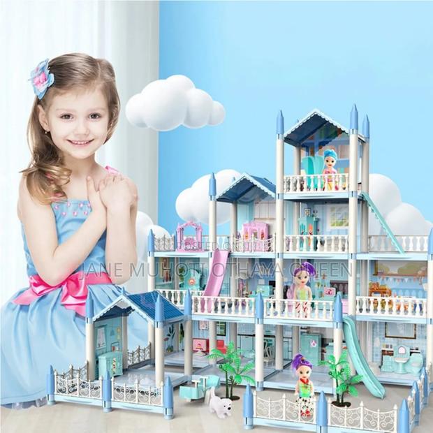 *213pcs Doll House