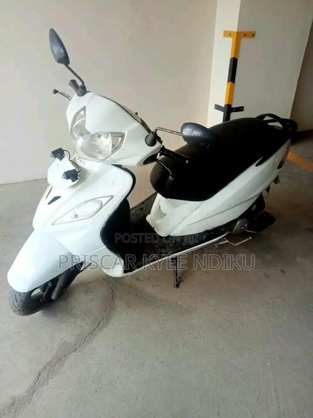 TVS Wego 2015 White - thumbnail 3