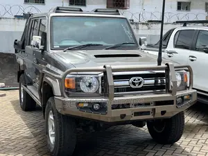 Toyota Land Cruiser 2018 Gold