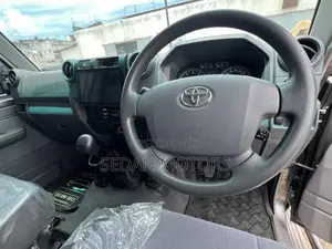 Toyota Land Cruiser 2018 Gold
