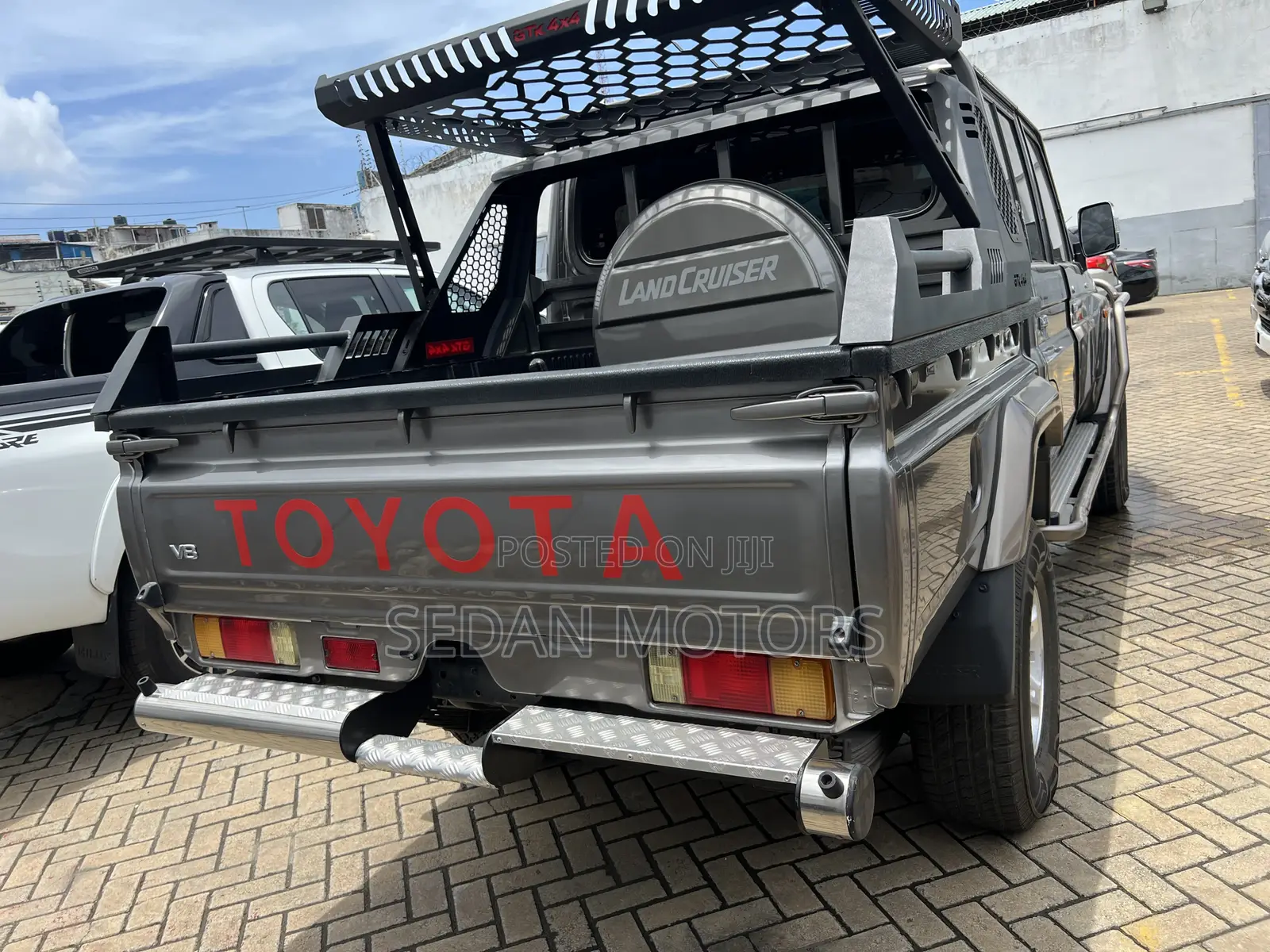 Toyota Land Cruiser 2018 Gold