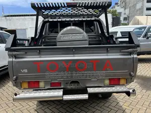 Toyota Land Cruiser 2018 Gold